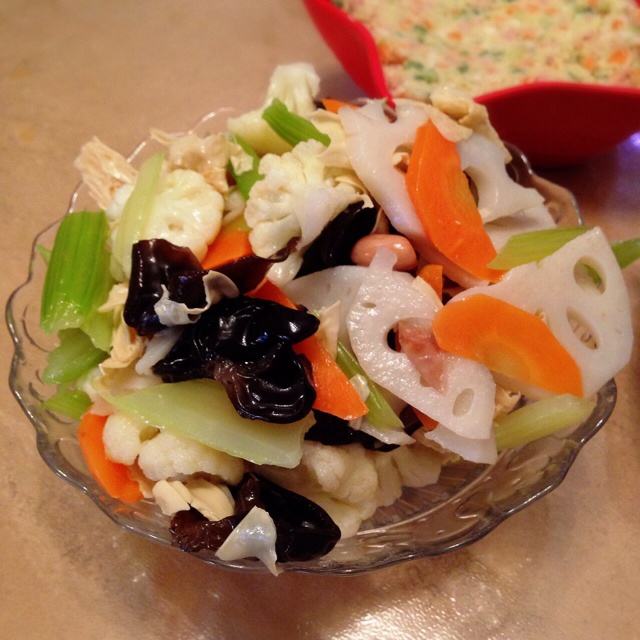 暖小暖还是要继续生活呀做的凉拌素什锦