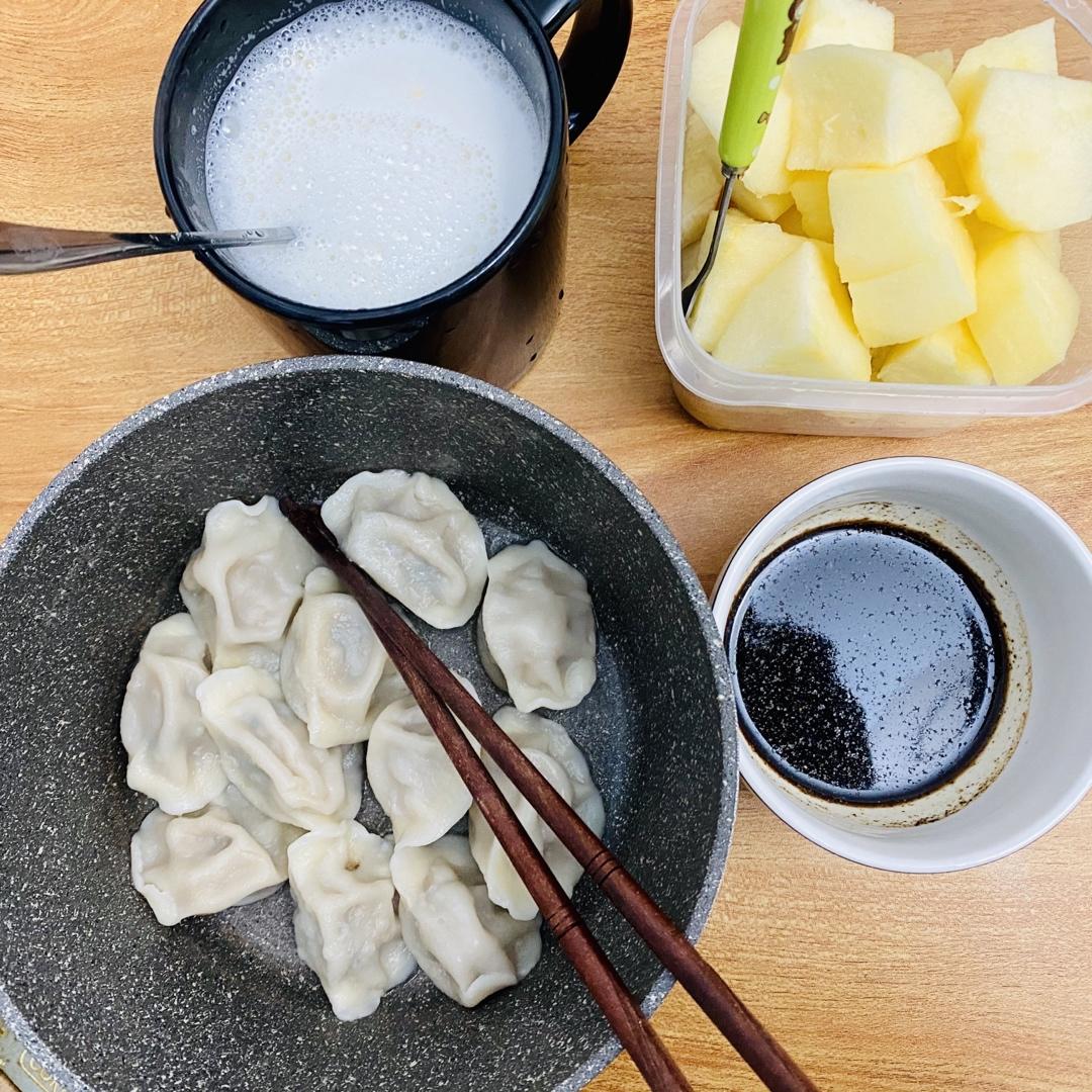 包菜猪肉水饺【附带饺子皮做法】