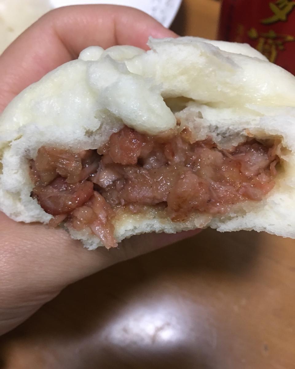 云朵般松软爆浆蜜汁叉烧包