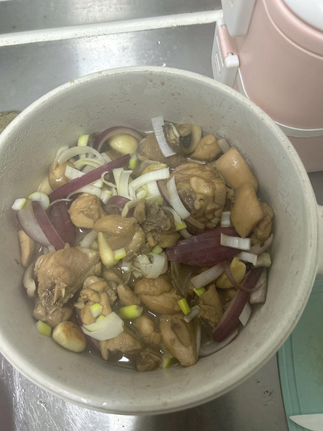 葱香浓郁香喷喷 紫葱口蘑鸡