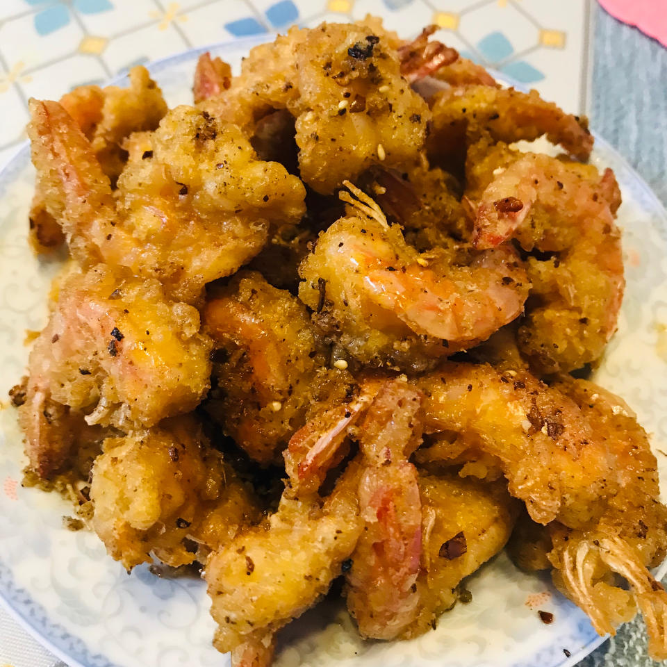 好吃到停不下来的椒盐虾仁，外酥里嫩