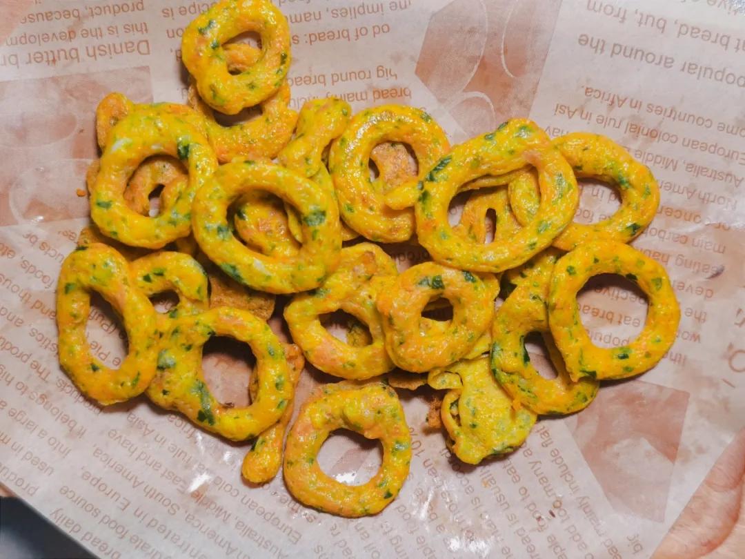 胡萝卜裙带菜鲜虾圈的做法