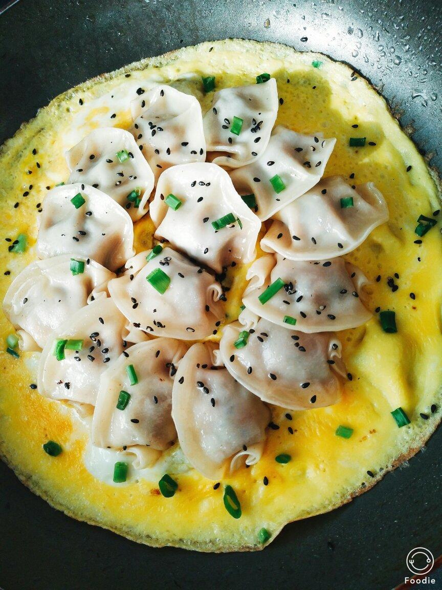 鸡蛋生煎饺子
