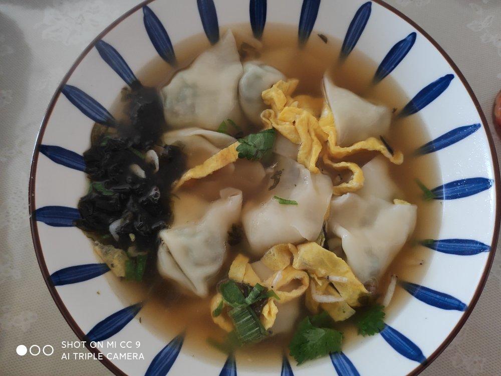 汤锅菜肉馄饨（荠菜青菜馅，纯肉馅附冷馄饨沾酱配方，附肉馅制成法）