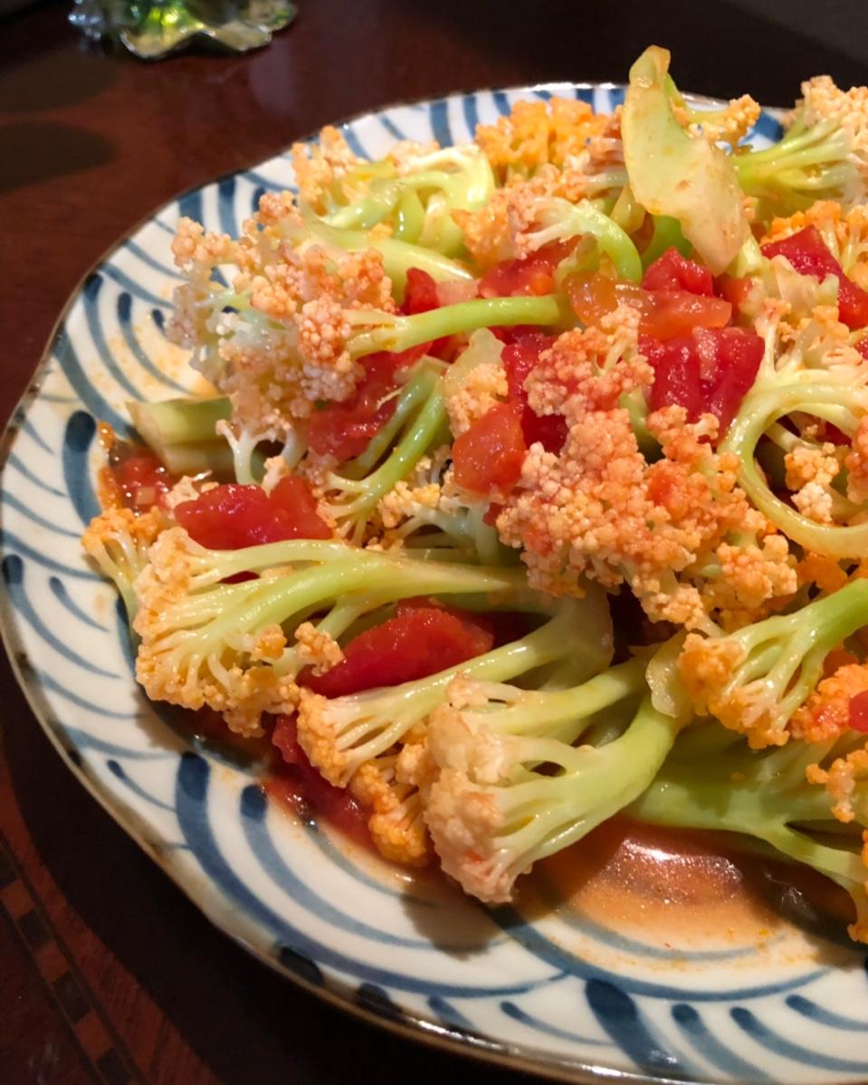 邵栎洪做的有机花菜炒西红柿