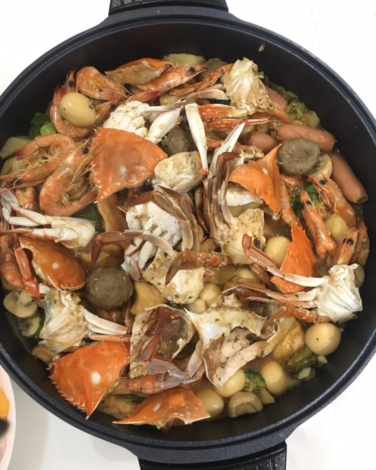 不加一滴水的三汁海鲜焖锅