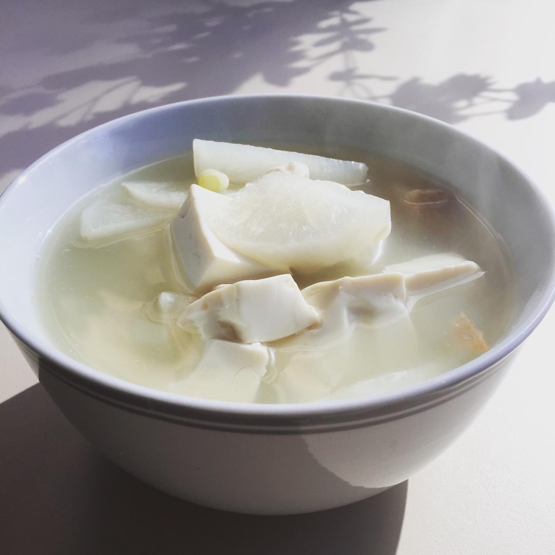 白萝卜豆腐汤