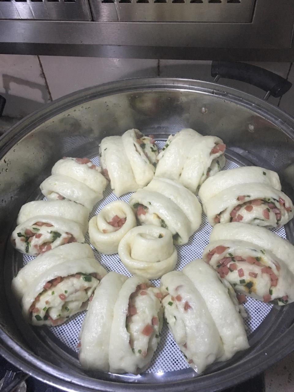 最好吃的火腿葱香花卷—附让葱不变黄的小窍门