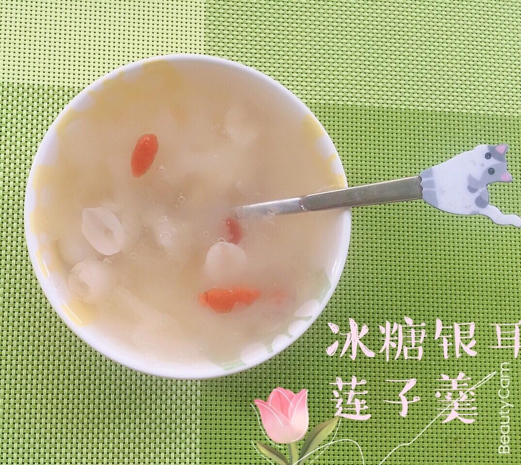 冰糖银耳莲子百合羹