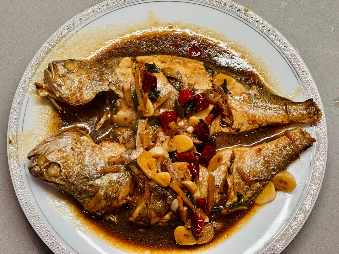 私房红烧黄花鱼，边吃边想念~