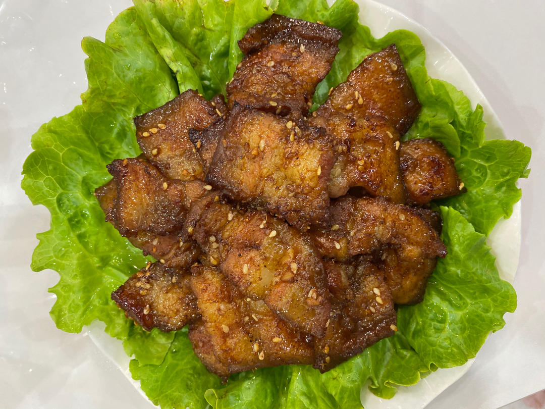 烤五花肉🥩这个夏天除了西瓜🍉当然还有烧烤🥓拥有烤箱的快乐🍺