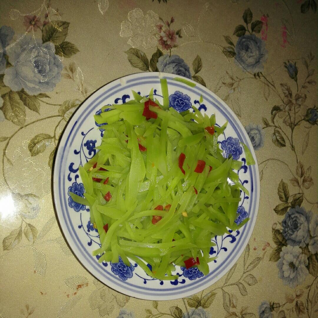 清炒莴笋