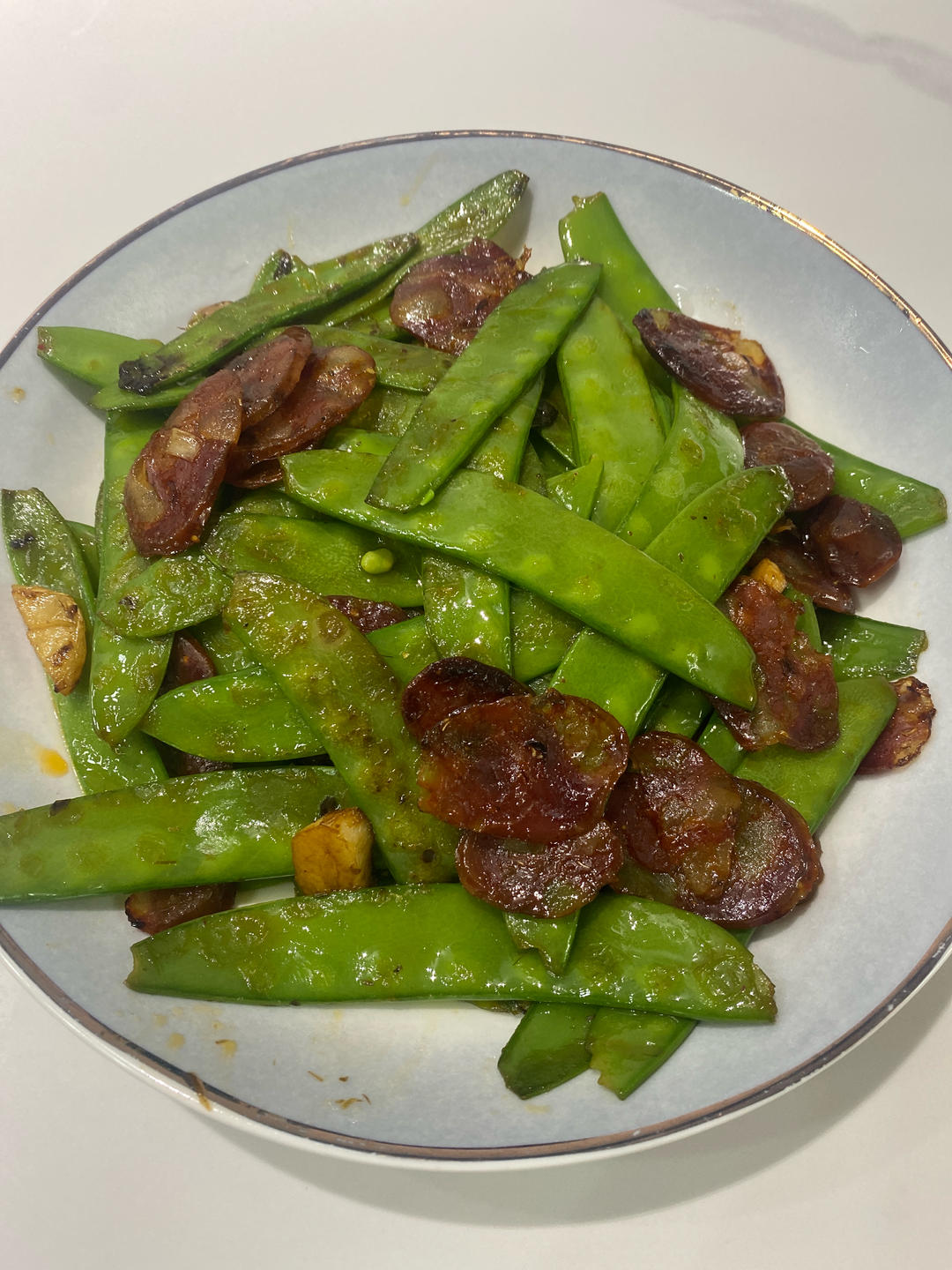 简单易做地麻辣香肠炒荷兰豆（下饭菜）