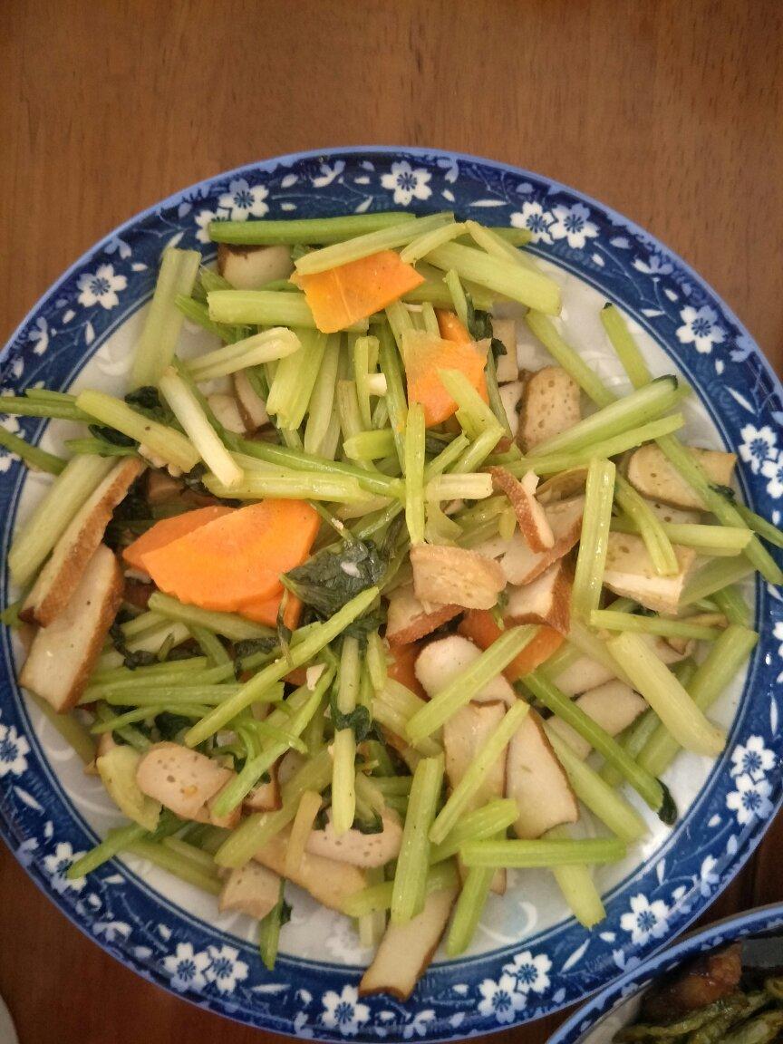 素菜：芹菜炒豆腐干