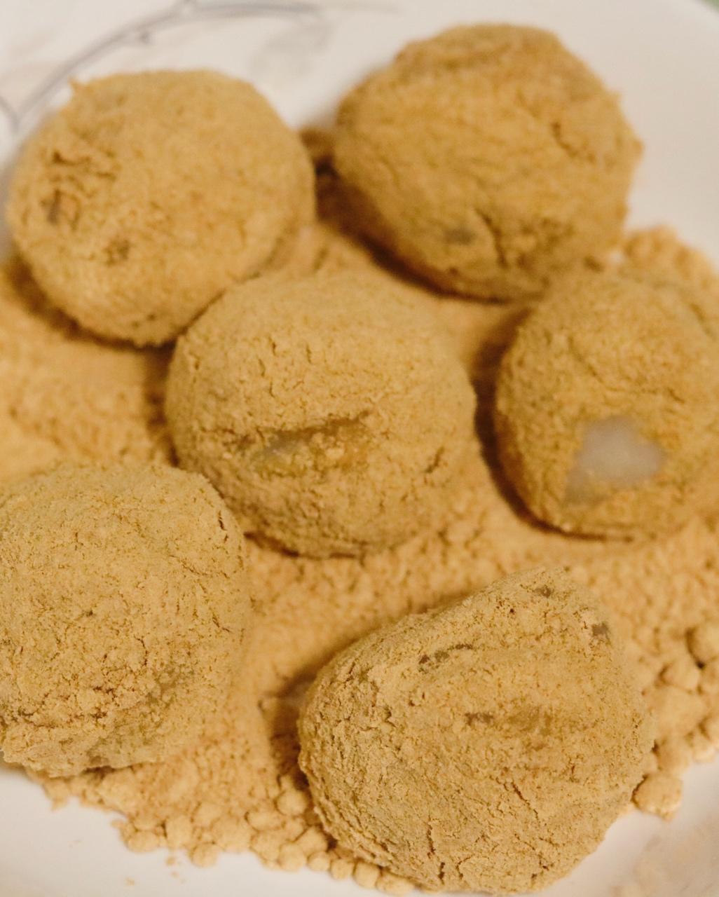 肖小肖-8做的黄豆粉滚汤圆(伪驴打滚)