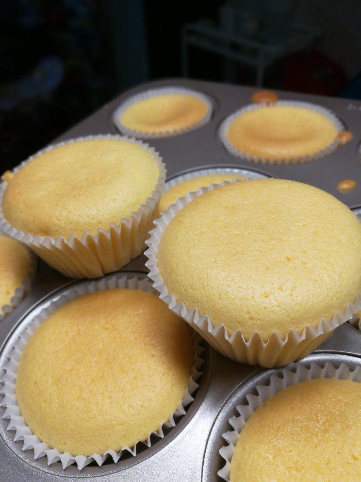 消耗淡奶油之作——淡奶油小蛋糕