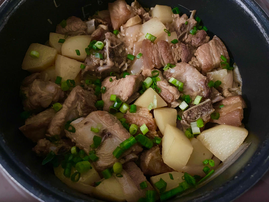 喷香排骨焖饭（爆好吃）