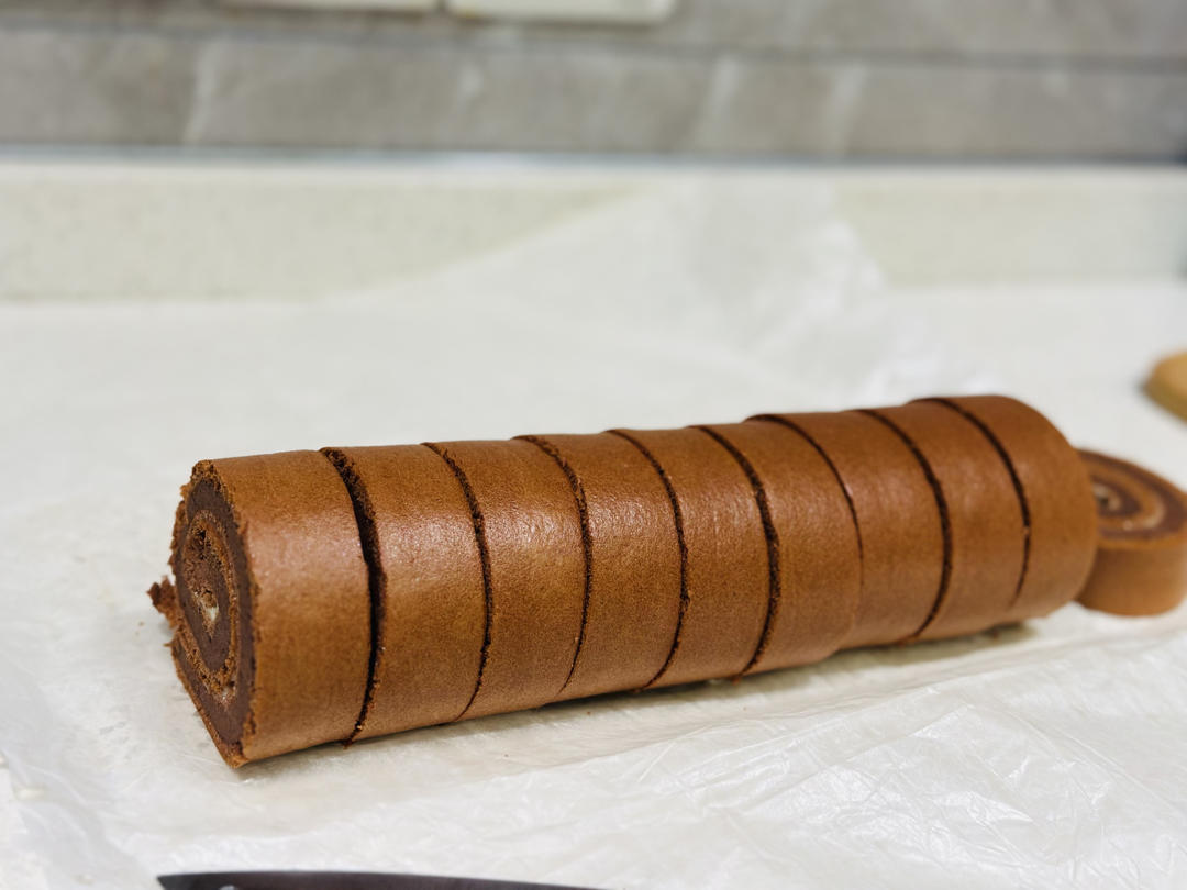 巧克力蛋糕卷～不掉皮，不开裂，无法抗拒的美味！