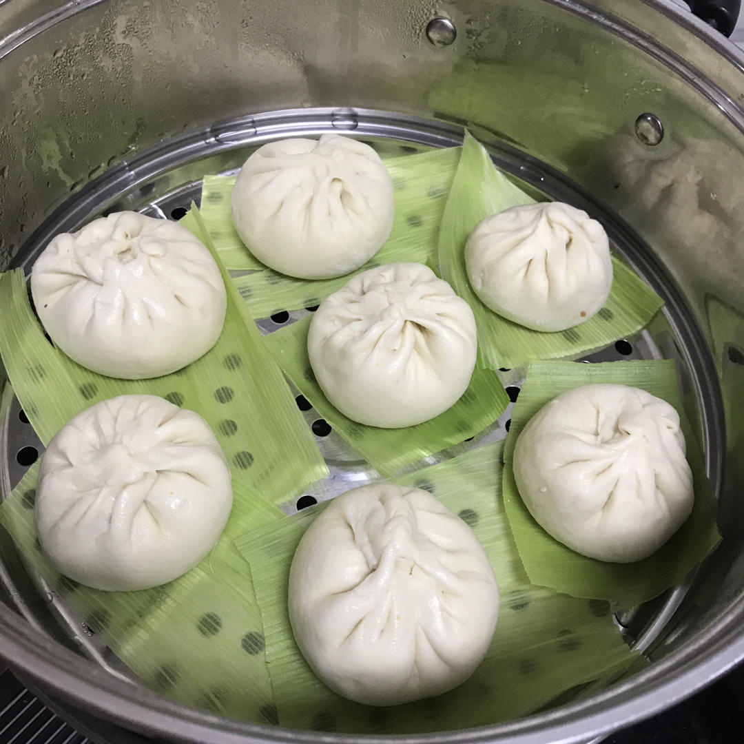 松软多汁的肉包子