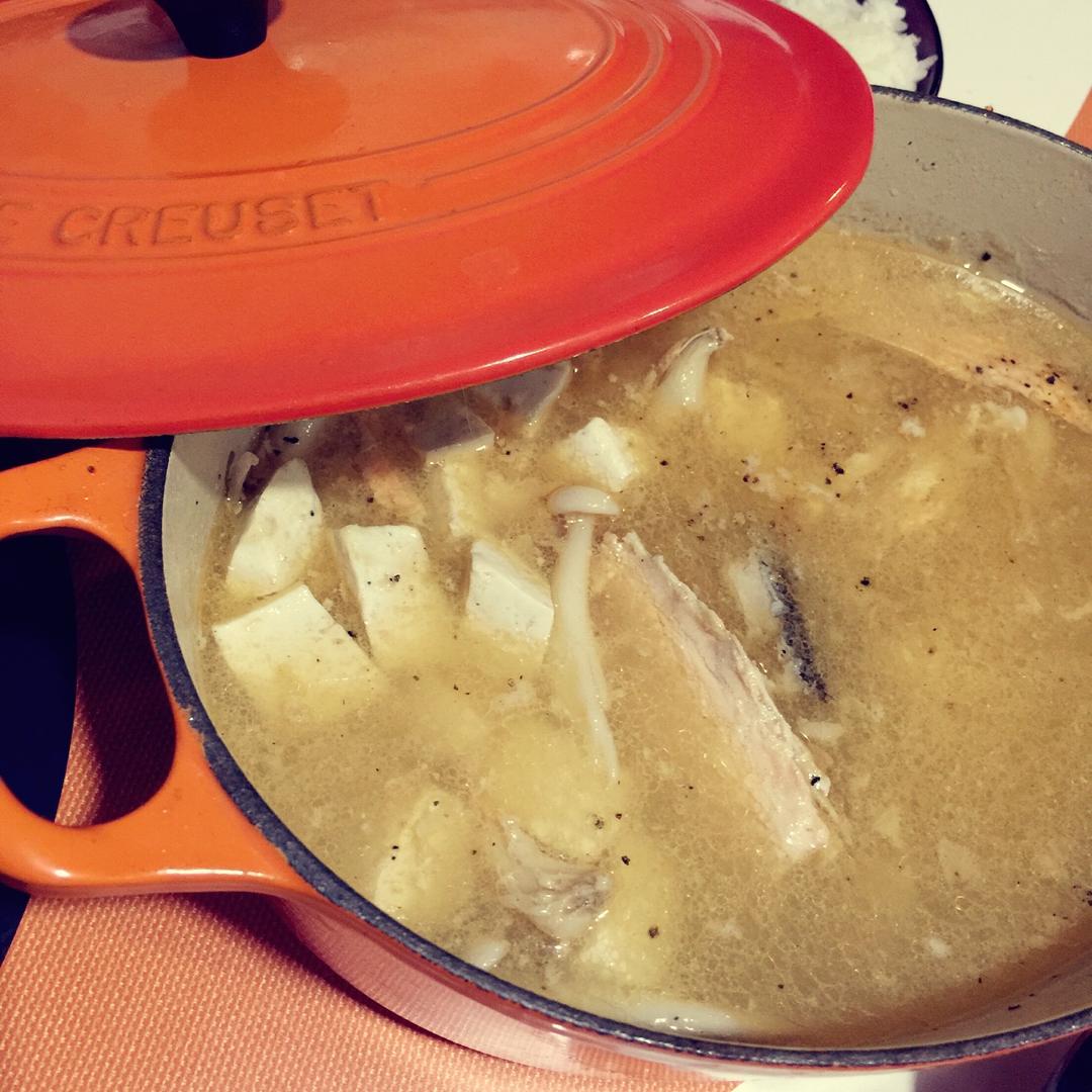 三文鱼骨豆腐汤