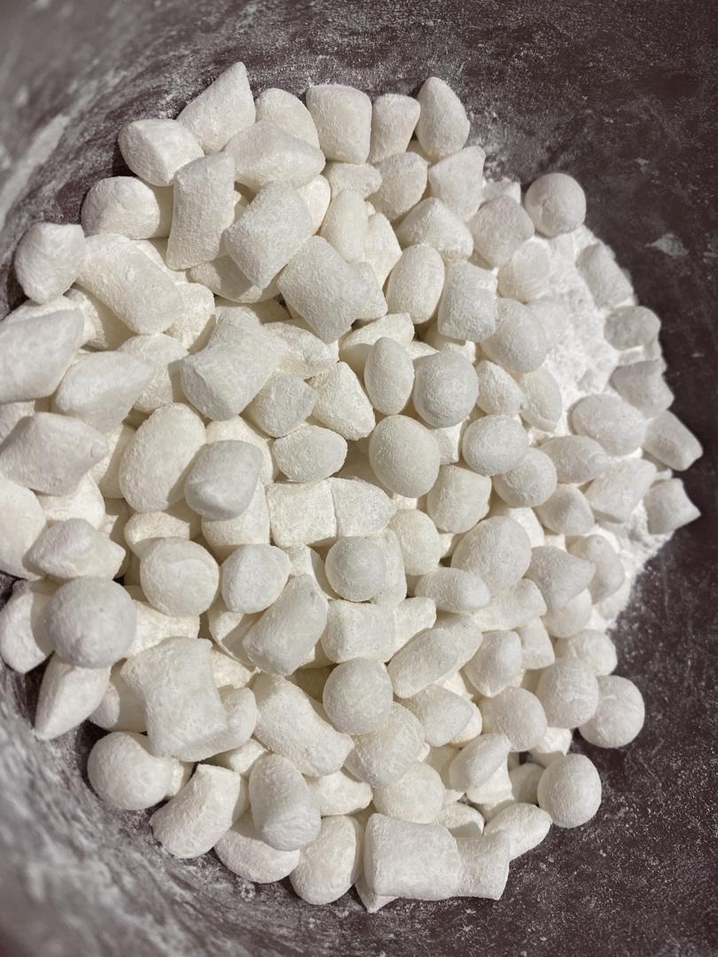 如何快速搓小汤圆且汤圆堆放在一起相互之间不粘连？