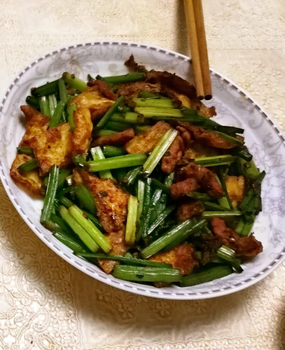 老干妈荷包蛋炒韭苔