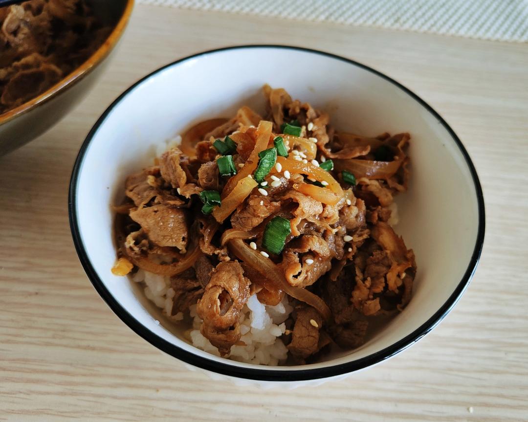 这大概是最接近日料店的照烧肥牛饭了