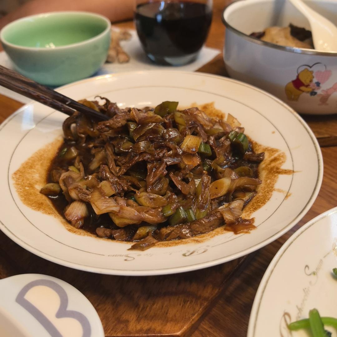 葱香浓郁的葱爆牛肉