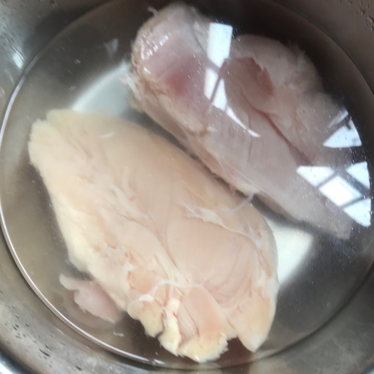 减脂餐 | 凉拌鸡胸肉的做法 步骤1