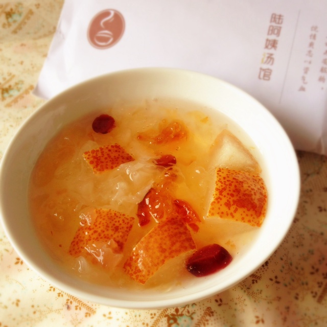 蔓越莓桃胶银耳羹