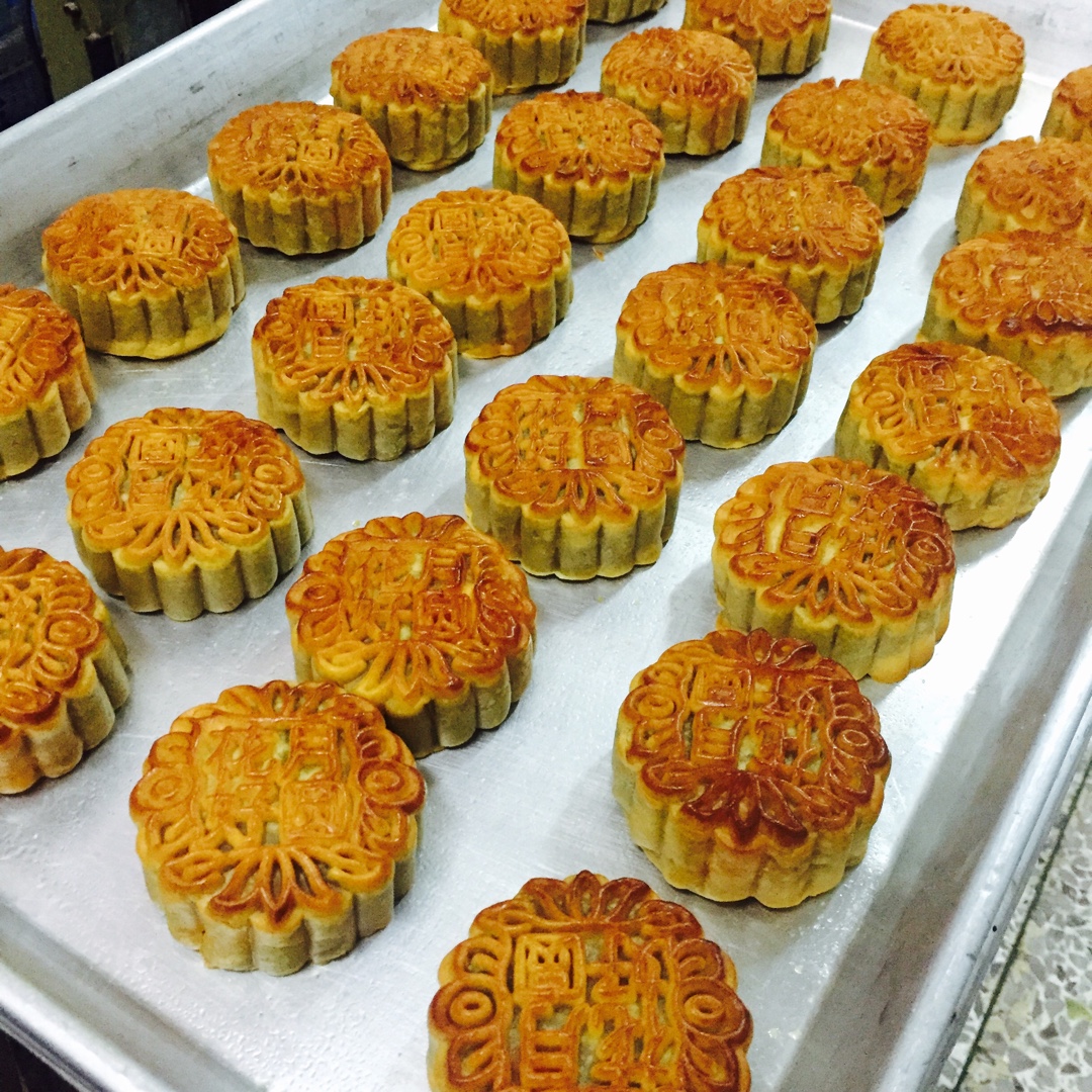 广式月饼—蛋黄莲蓉月饼
