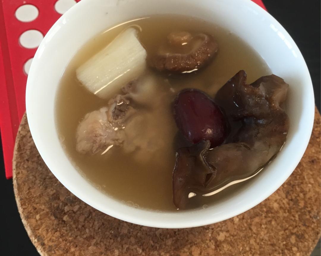 黑木耳山药猪排骨汤