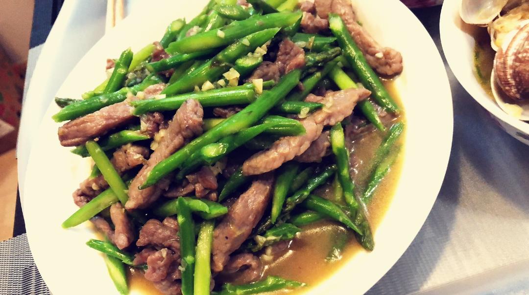 芦笋炒牛肉