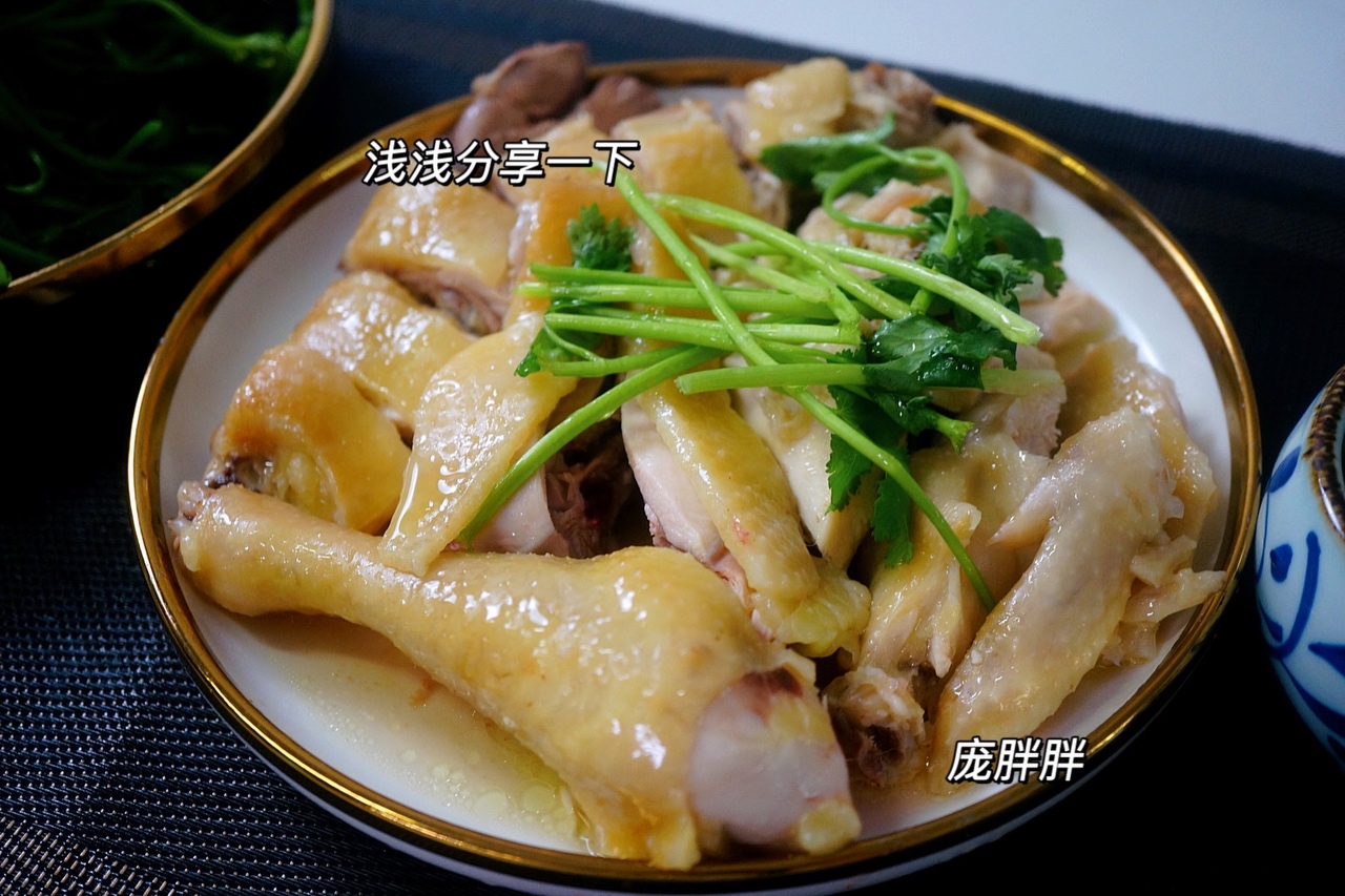 广东湛江特色美食——隔水蒸鸡 原汁原味 鸡滑肉嫩的做法 步骤10