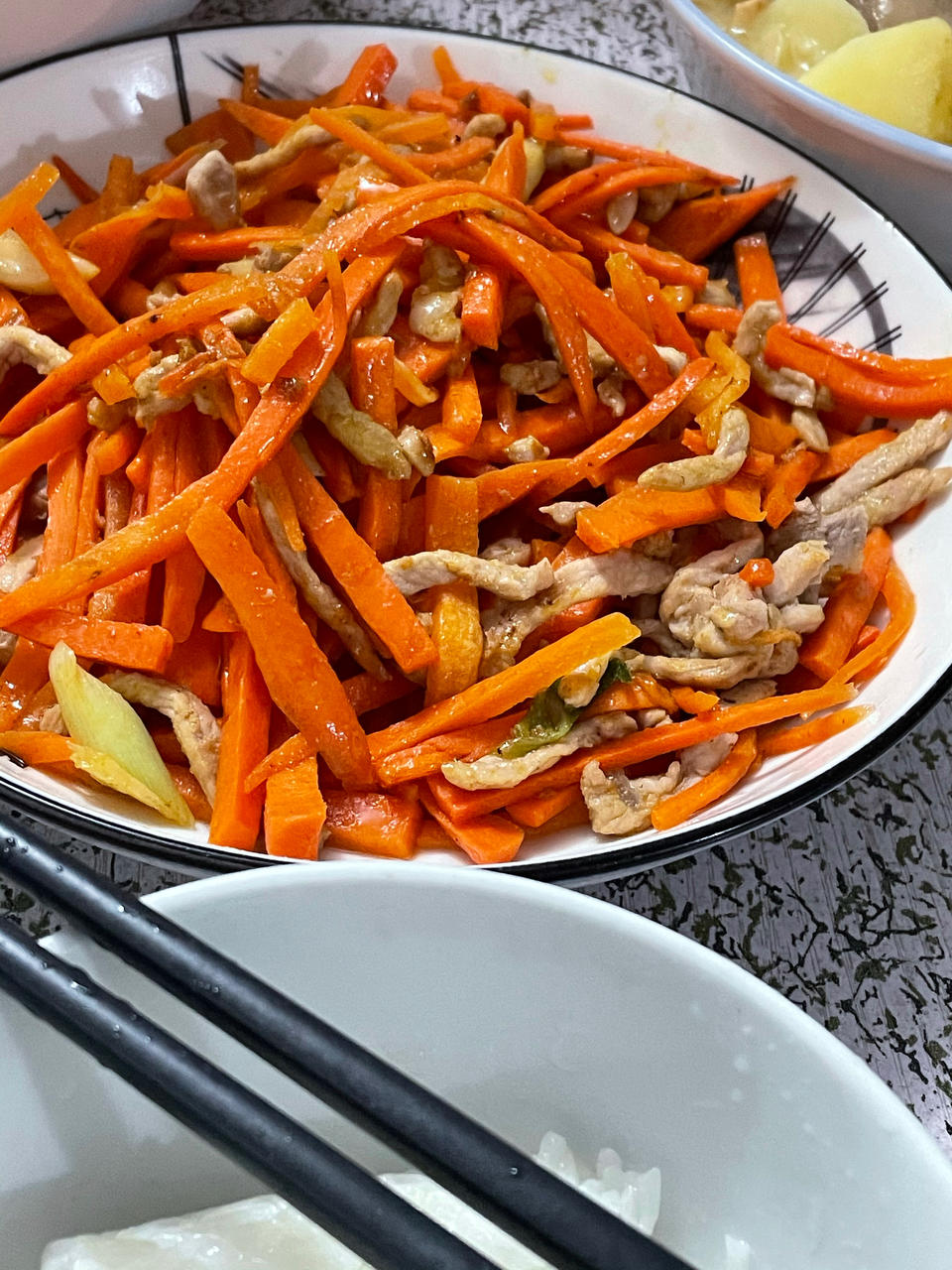 超级下饭胡萝卜丝炒肉