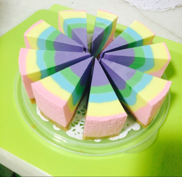 漠景苒爱染子紫做的彩虹慕斯蛋糕