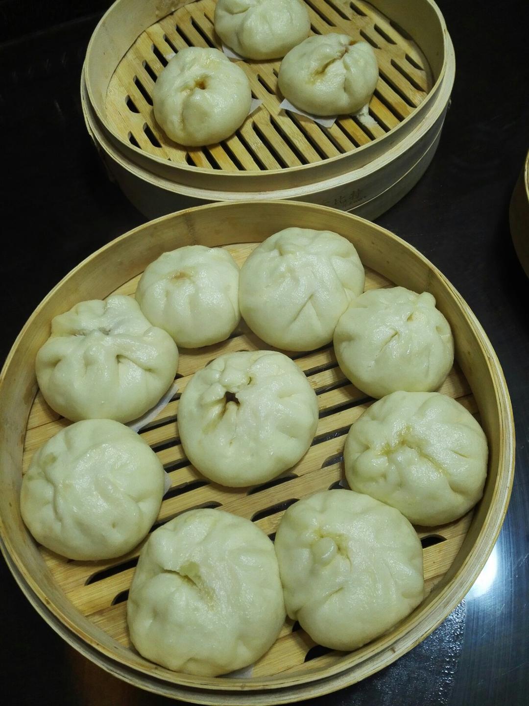 云朵般松软爆浆蜜汁叉烧包