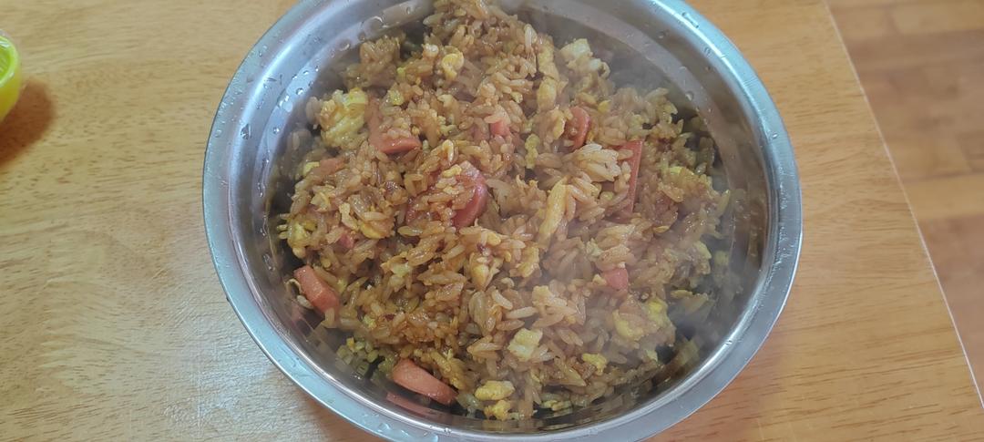 超级好吃的酱油火腿蛋炒饭！