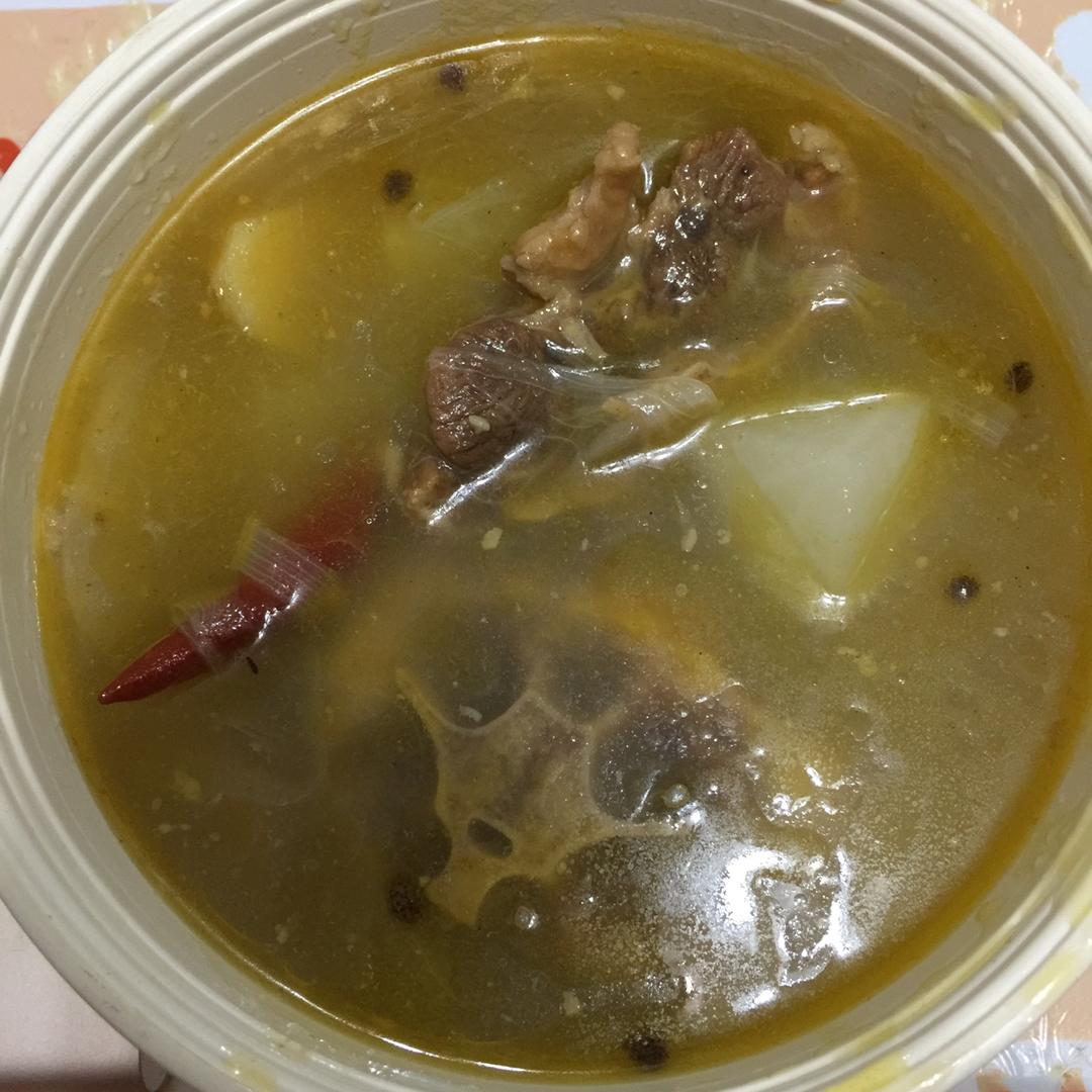 牛尾炖白萝卜汤
