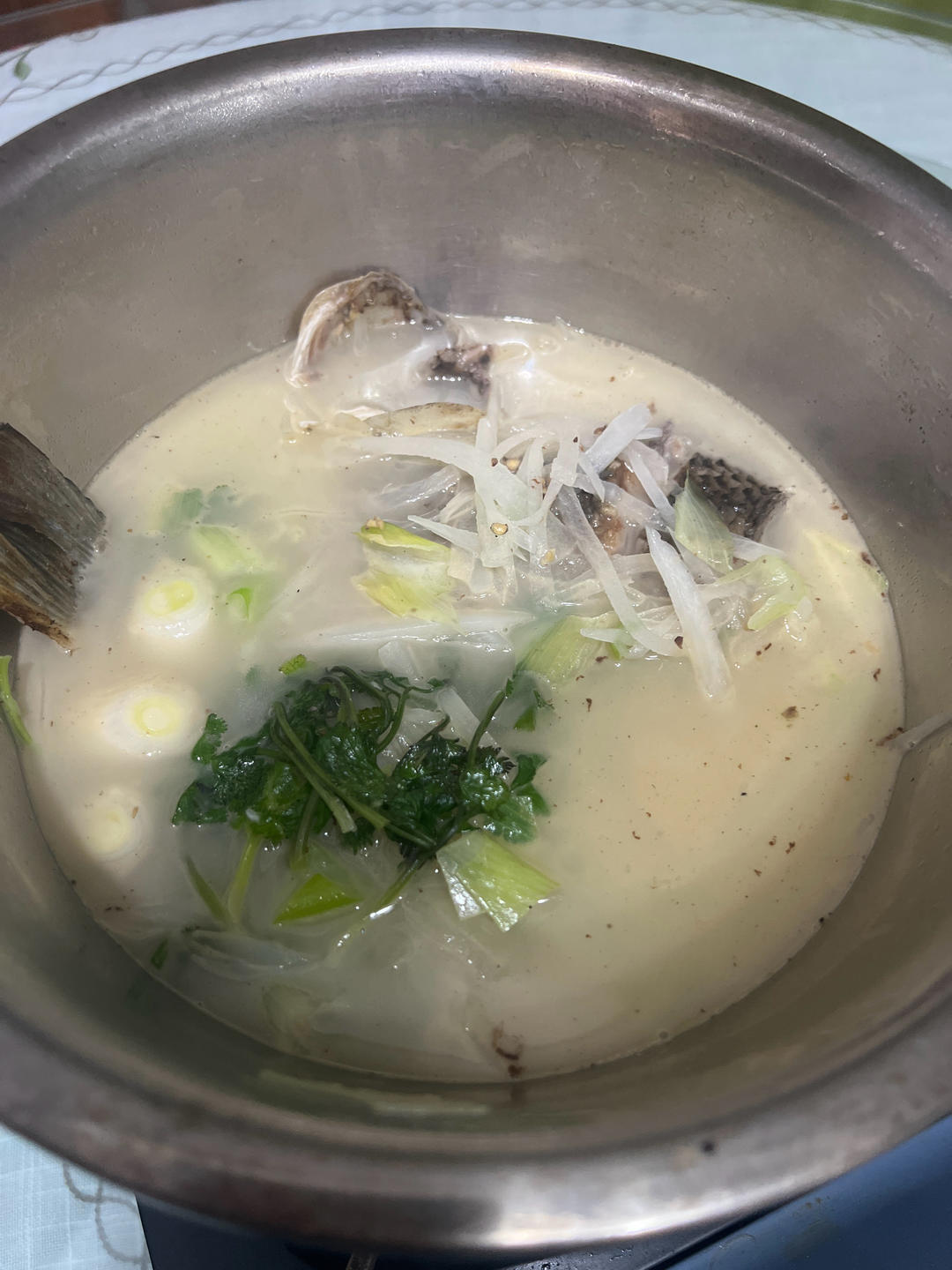 白萝卜丝鲫鱼汤
