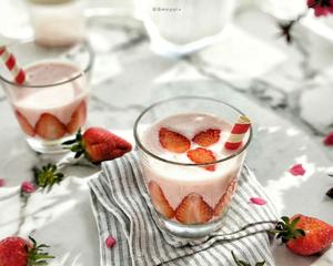 草莓酸奶奶昔的做法 步骤6