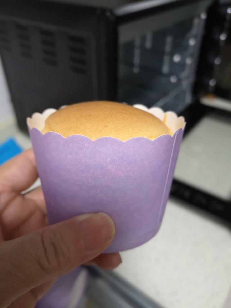 顶部不开裂的小纸杯蛋糕