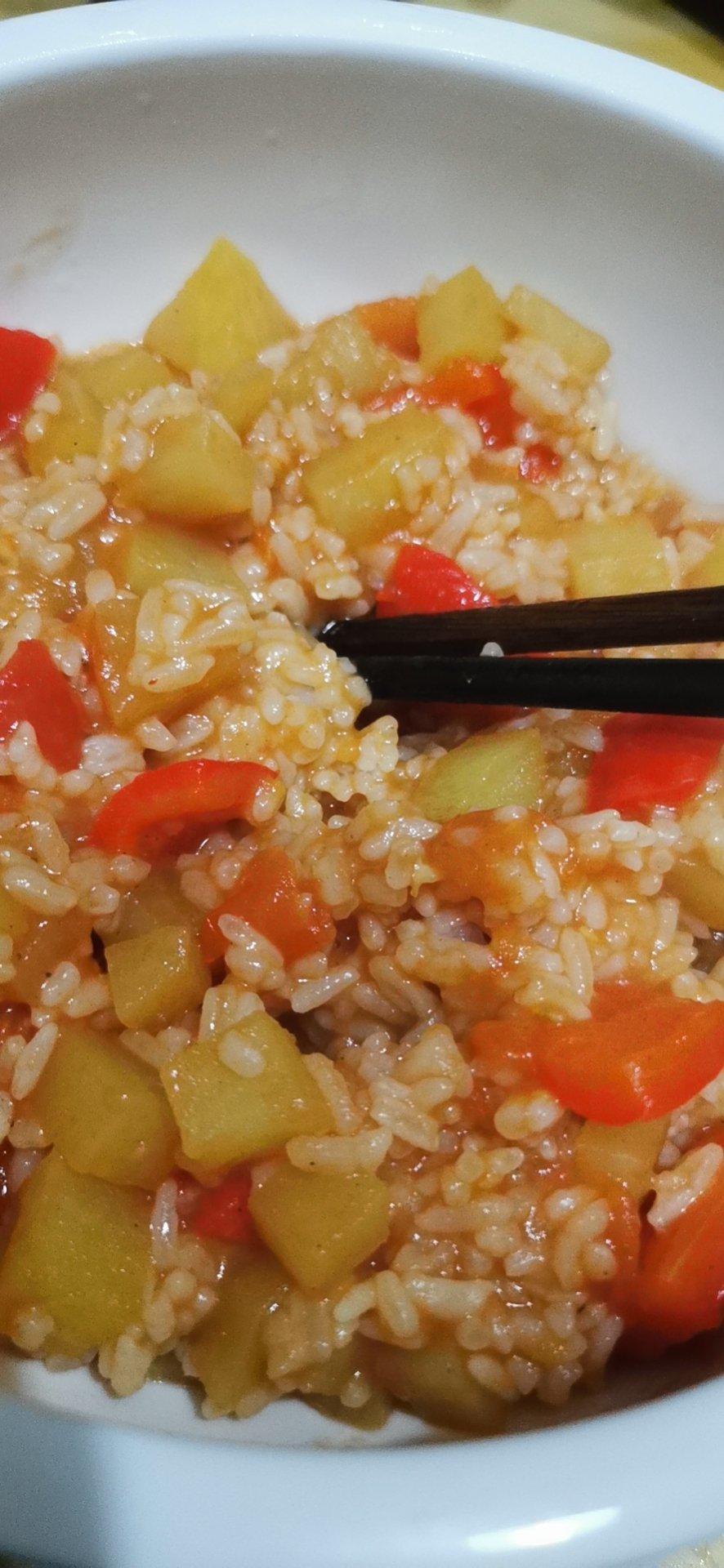 番茄土豆酱汁炒饭