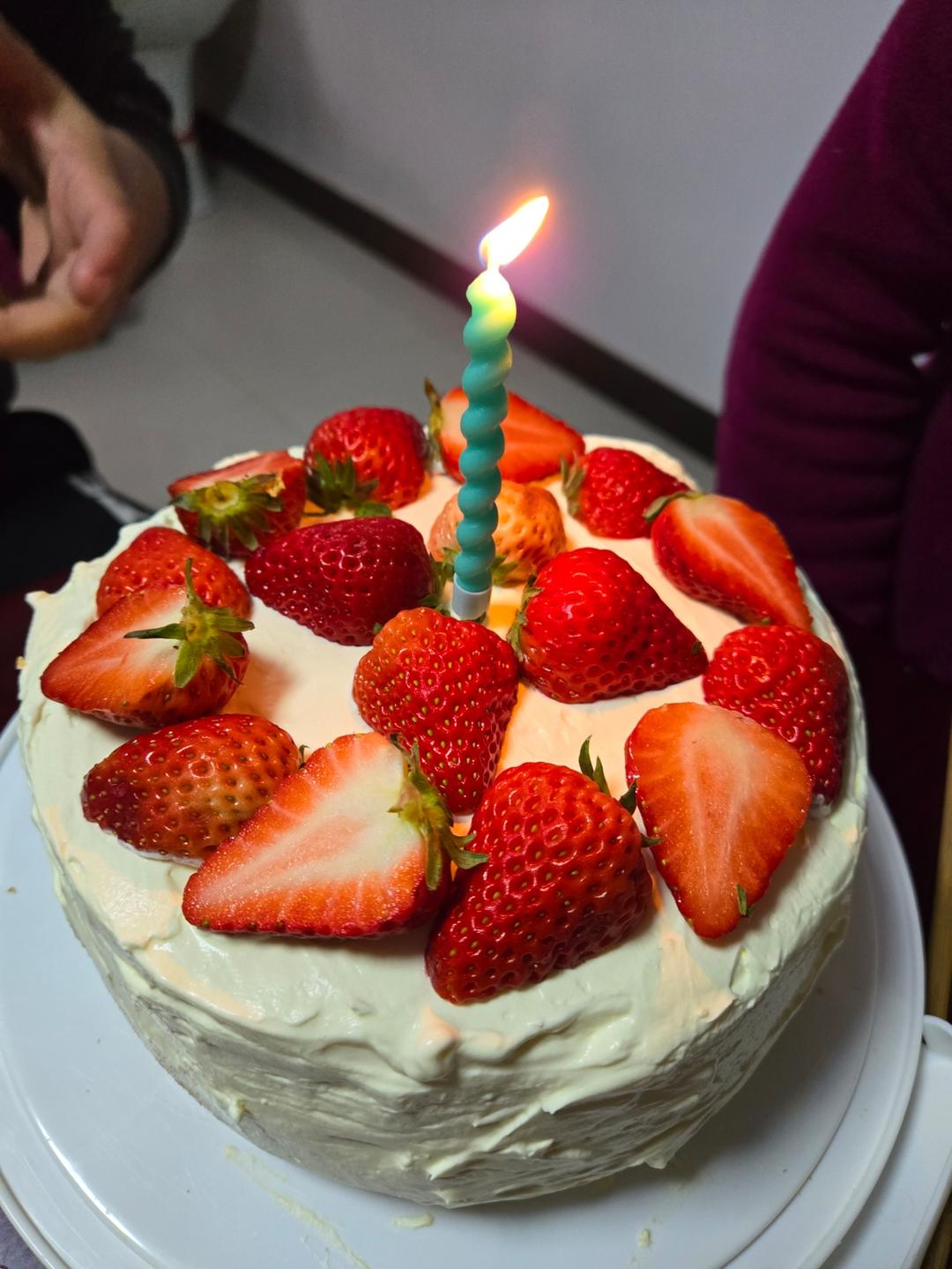 新手必成8寸生日蛋糕（详细多图干货经验分享，解决戚风蛋糕塌陷，奶油饰面涂不好，烤箱温度不好掌握等各种问题）