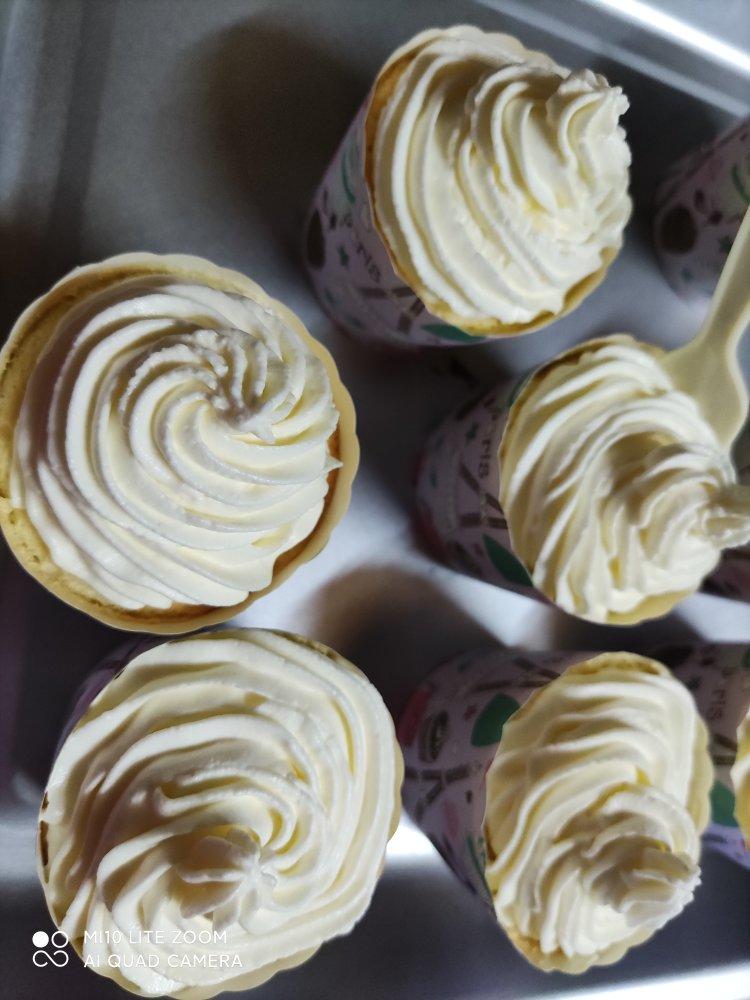 纸杯蛋糕小奶油蛋糕（面上不焦的纸杯蛋糕）