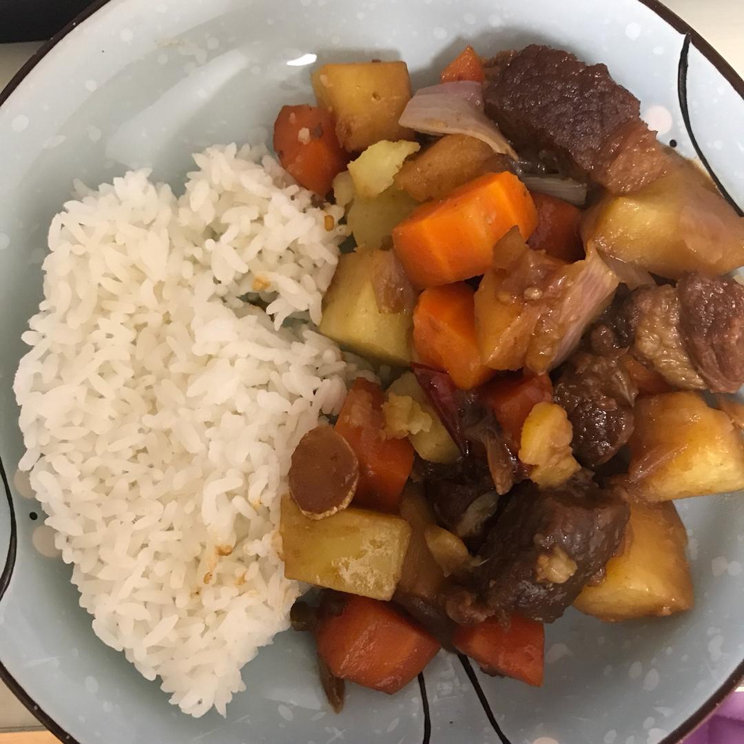 胡萝卜土豆烧牛腩
