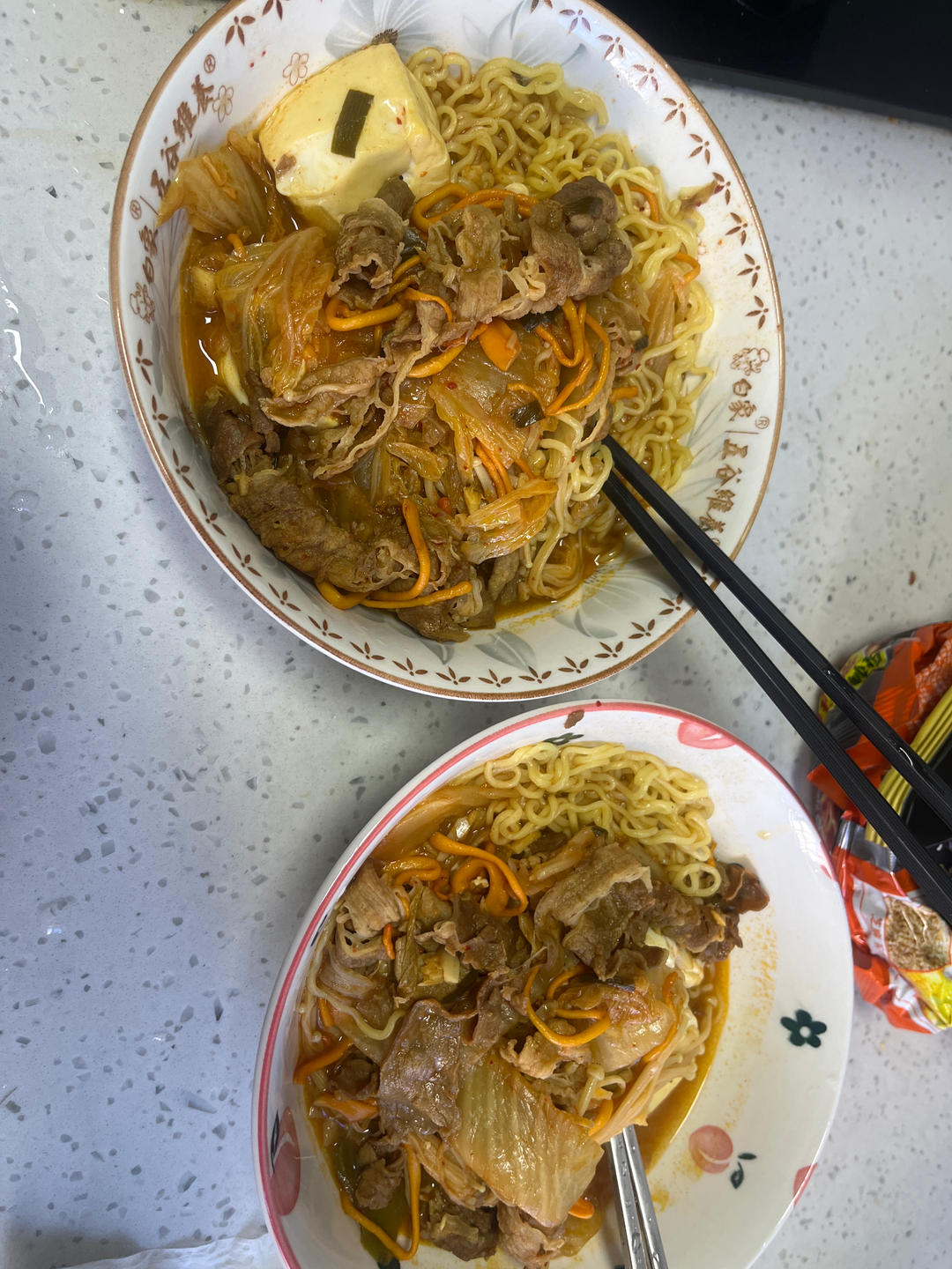 🔥天气越来越冷，赶紧给你最爱的人准备一锅热乎乎的辣白菜肥牛煲吧❗️