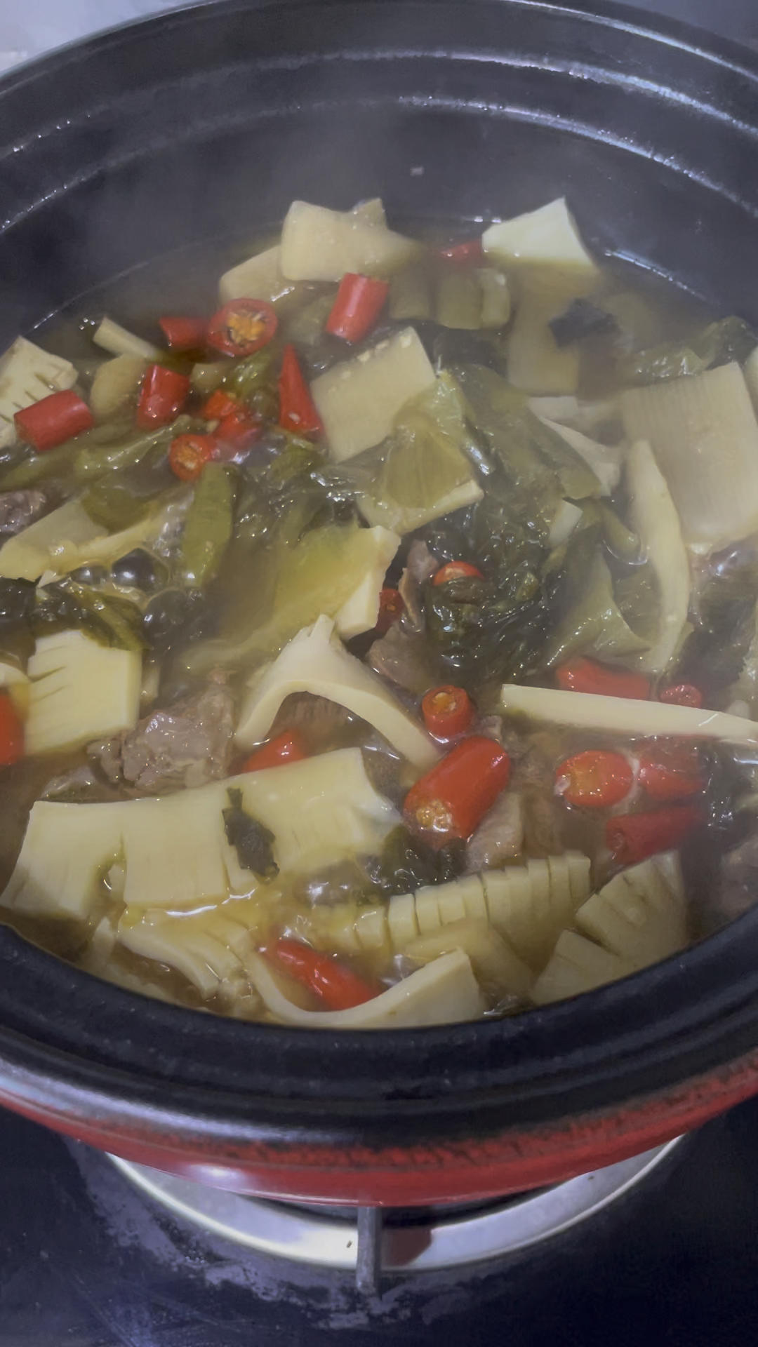 酸辣下饭-酸菜牛腩煲