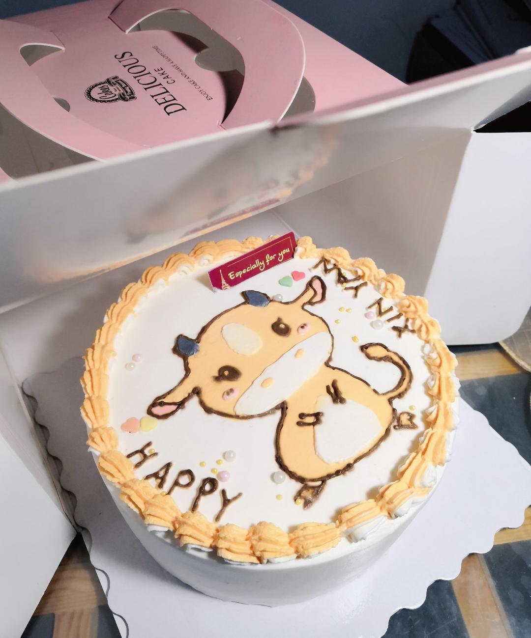 手绘兔子淡奶油蛋糕