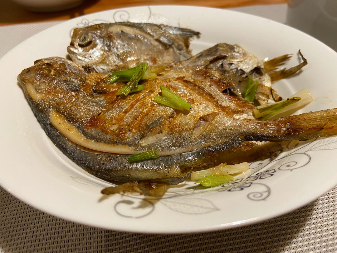 香煎鲳鱼